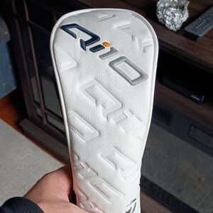 Qilo White Golf Club Headcover